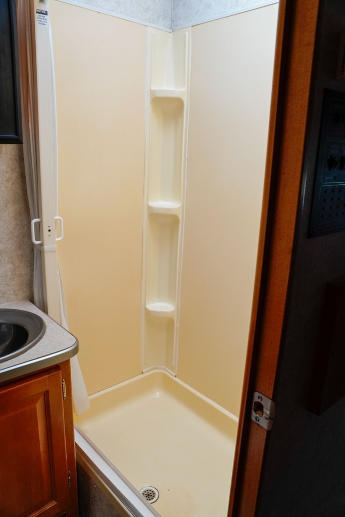 2006 Gulf Stream Endura 8.1L Vortec V8, Best RV Campers, 100% Trusted, Buy Now! - Image 28