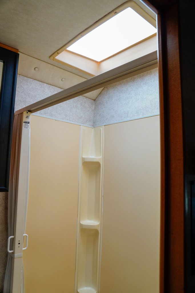 2006 Gulf Stream Endura 8.1L Vortec V8, Best RV Campers, 100% Trusted, Buy Now! - Image 27