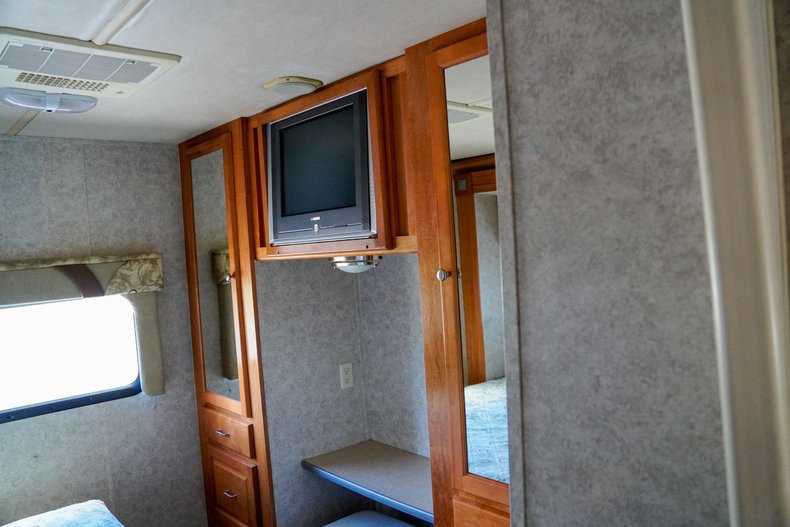 2006 Gulf Stream Endura 8.1L Vortec V8, Best RV Campers, 100% Trusted, Buy Now! - Image 22