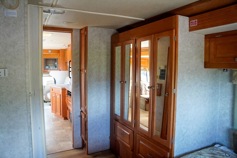 2006 Gulf Stream Endura 8.1L Vortec V8, Best RV Campers, 100% Trusted, Buy Now! - Image 20