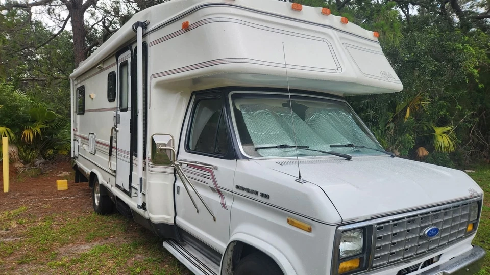 Carriage Calista Vintage 1989 C Class Remodel Ford E350 460 7.5 67, Affordable RV Campers, 100% Trusted, Buy Now! - Image 20