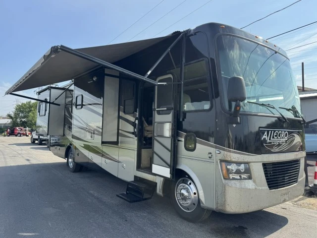 2011 Tiffin Allegro 34TGA 3 Slideouts Only 17k Miles Nice, Campers For Sale, Buy Now! - Image 5